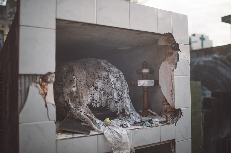 The Recoleta's Grave Robbers - Aurélien Buttin - Photographer