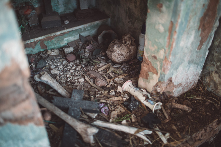 The Recoleta's Grave Robbers - Aurélien Buttin - Photographer