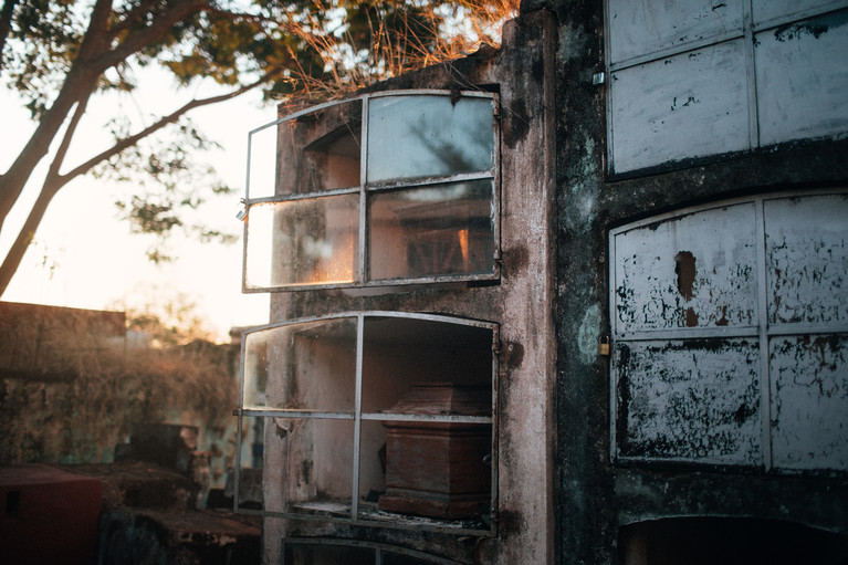 The Recoleta's Grave Robbers - Aurélien Buttin - Photographer