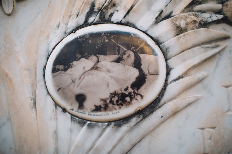 The Recoleta's Grave Robbers - Aurélien Buttin - Photographer