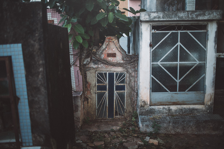 The Recoleta's Grave Robbers - Aurélien Buttin - Photographer