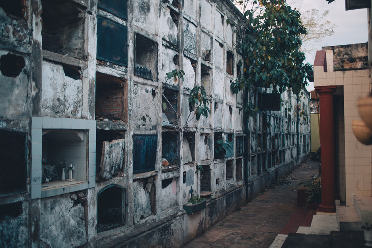 The Recoleta's Grave Robbers - Aurélien Buttin - Photographer